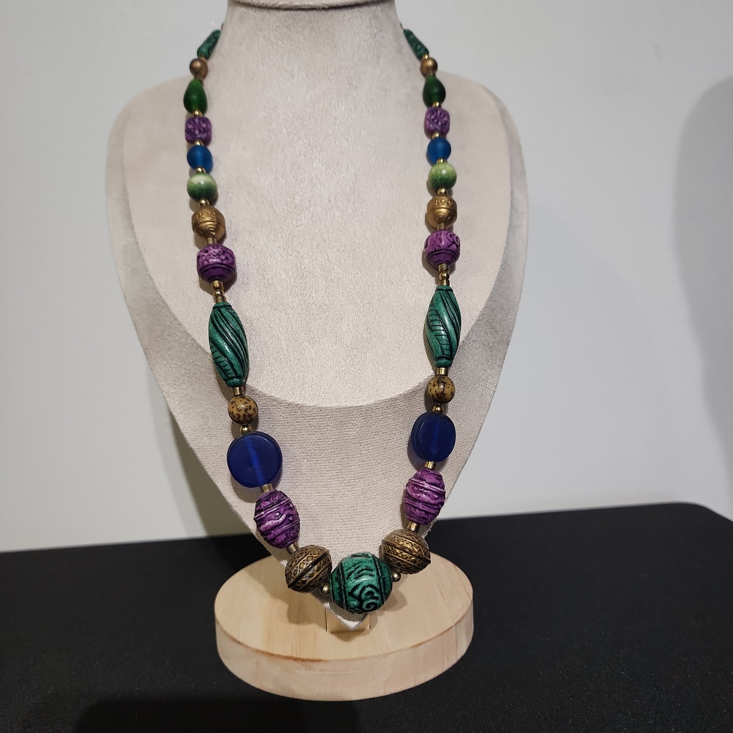 Classy unbranded bead necklace