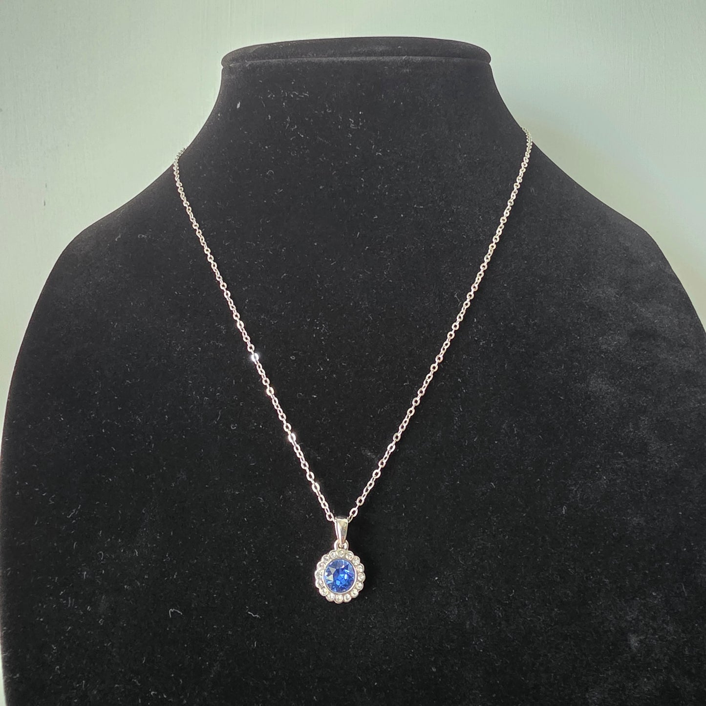 Silver Tone Necklace with Pendant