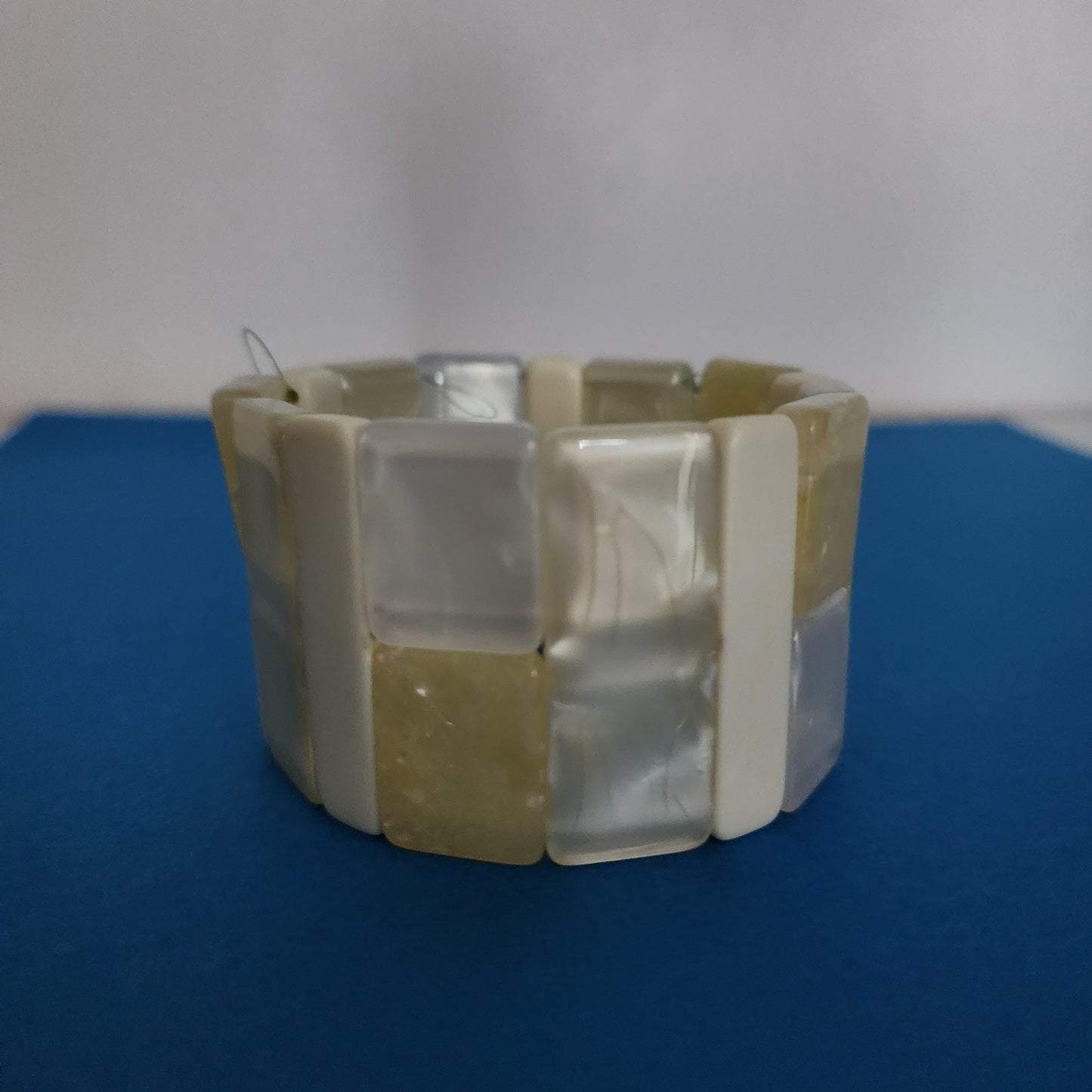 White Mother of Pearl Shell Stretch Bracelet