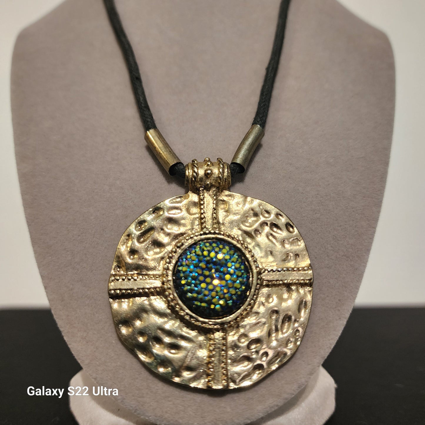 Vintage Glitzer Medallion Pendant