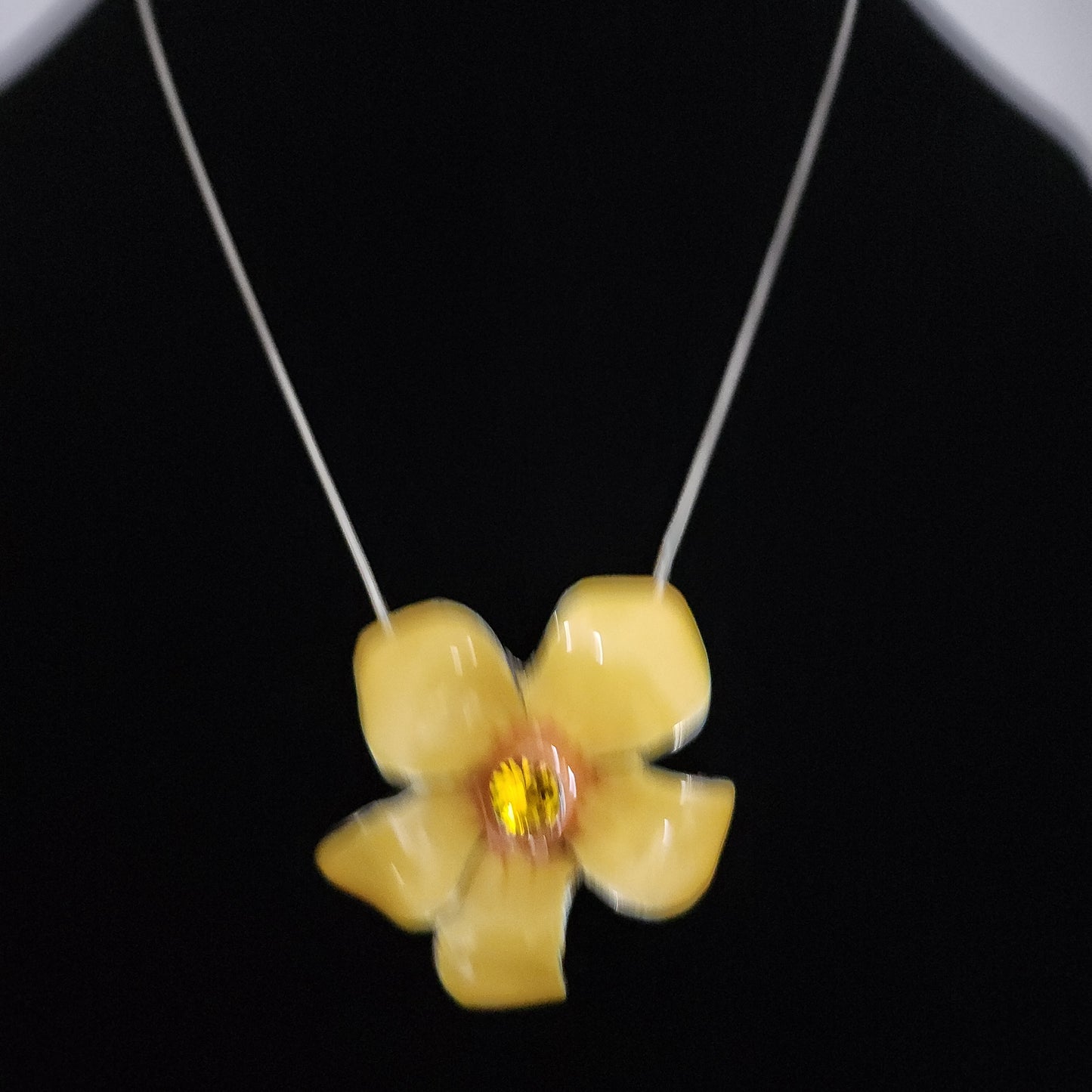 Daisy Flower Pendant Necklace