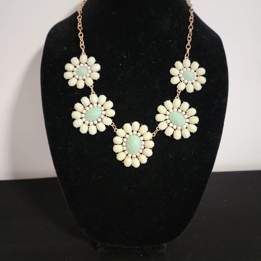 Mint Daisy Necklace