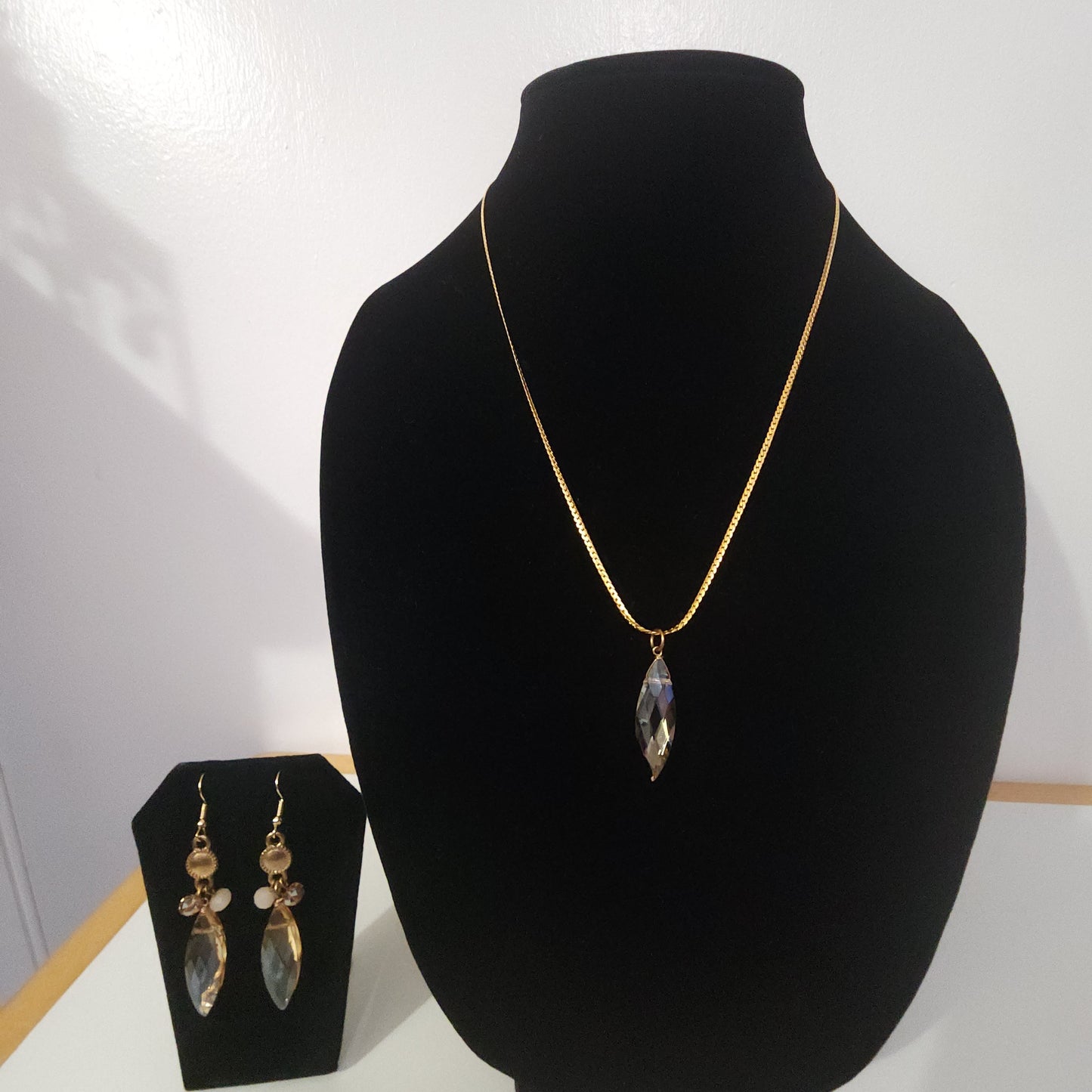 Glass Necklace & Earing Set