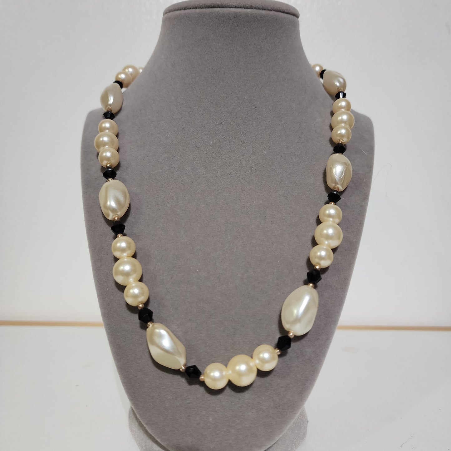 Drop Pearl Necklace